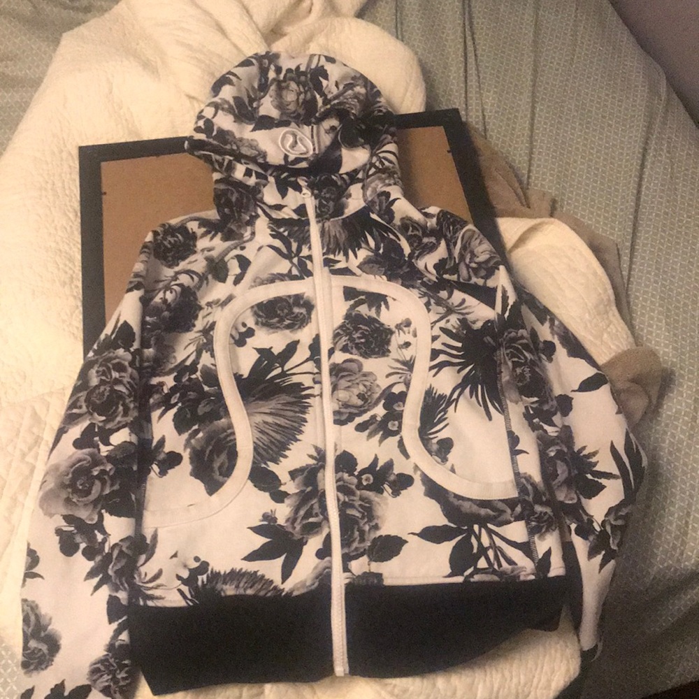 Lulu lemon jacket size 12